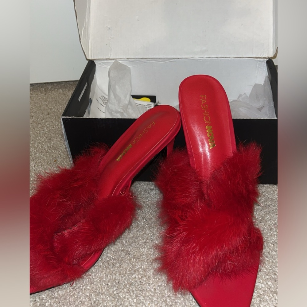 Fashionova red fuzzy heel slippers